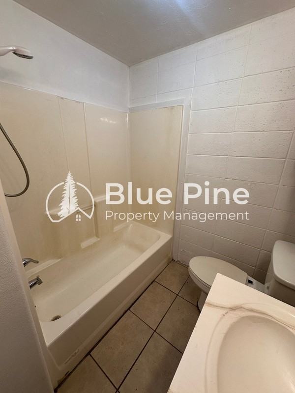 390 W 14th St #5 - Photo 6 of 6