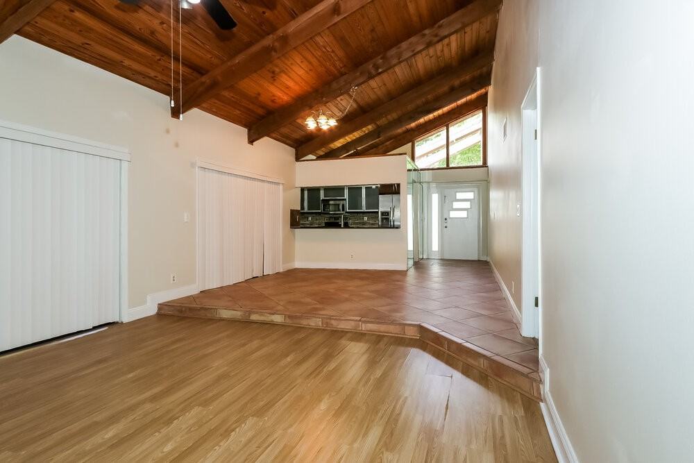 6398 Amberwoods Dr - Photo 5 of 16