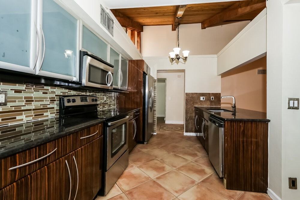 6398 Amberwoods Dr - Photo 6 of 16