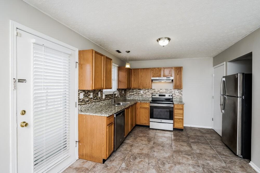 6516 Hunters Creek Blvd - Photo 7 of 16