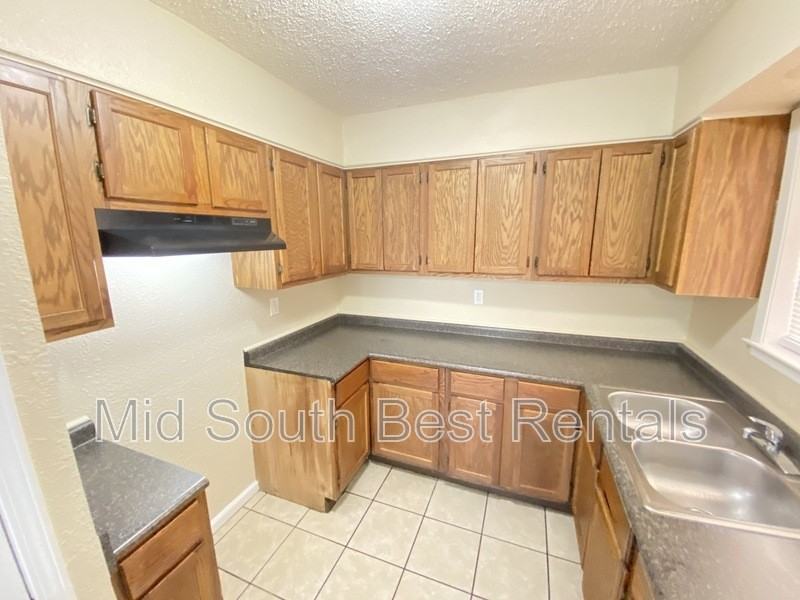 2334 Daywood Ave - Photo 4 of 9