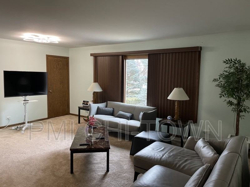 1004 E Callero Cir - Photo 2 of 12