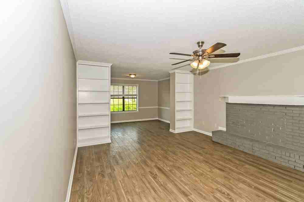 1053 Dove Hollow Dr - Photo 4 of 17