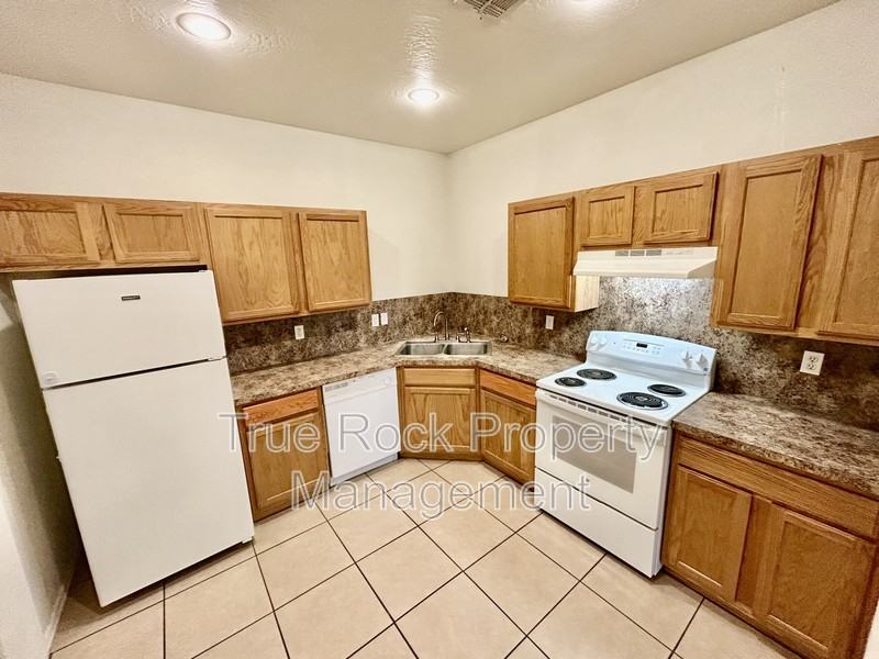 1400 S Mississippi Ave - Photo 7 of 12