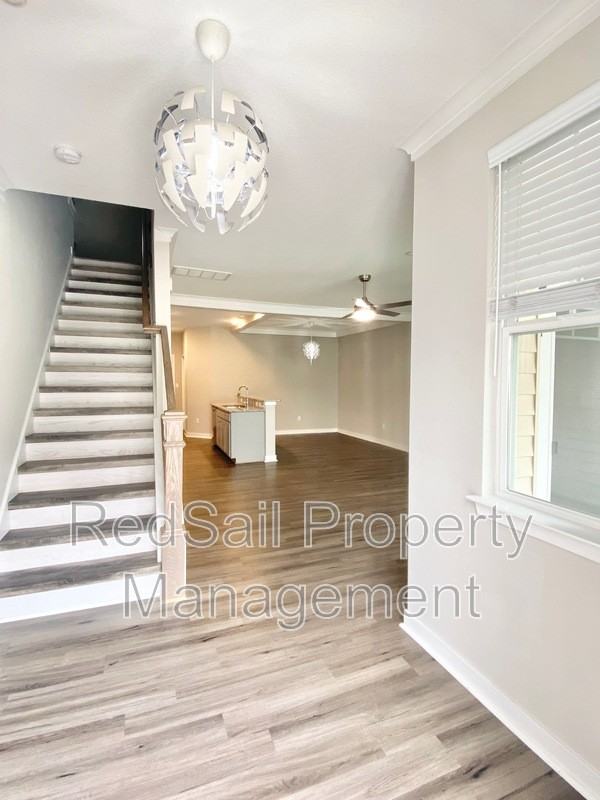 208 Fishers Ct - Photo 3 of 37