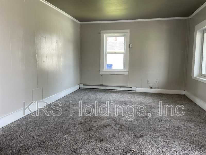 1014 43rd St - Photo 2 of 15