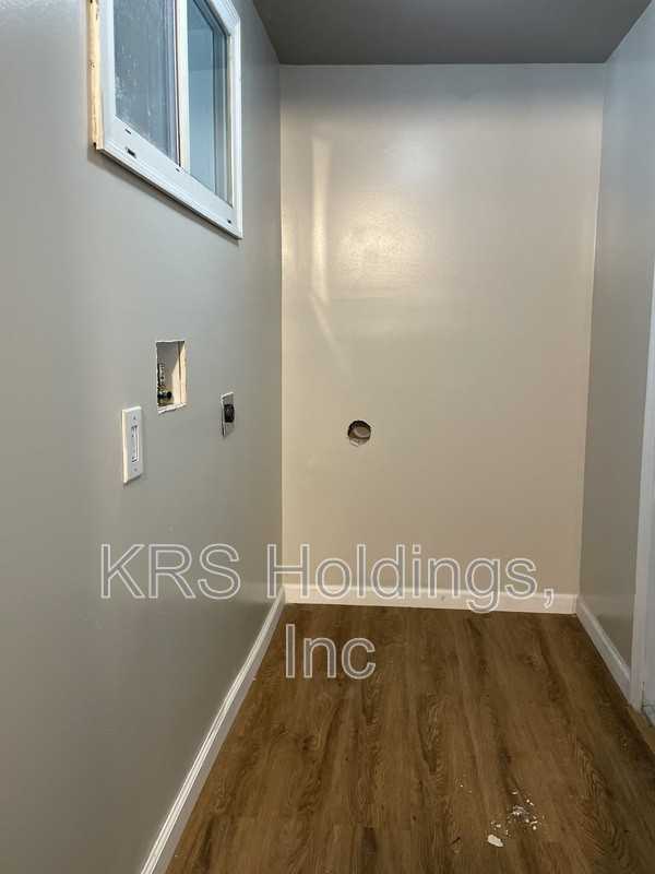 1014 43rd St - Photo 7 of 15