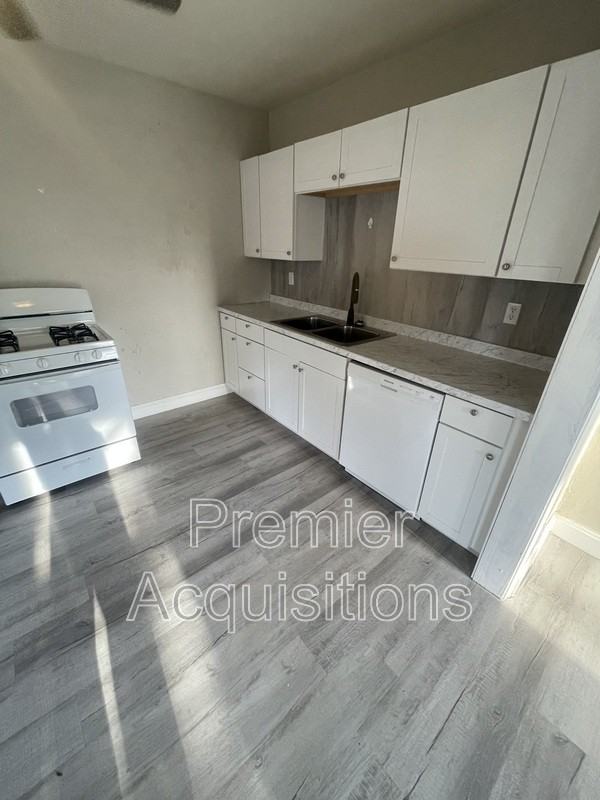 478 Dulaney Ave - Photo 2 of 9