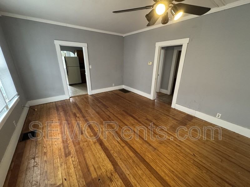 122 E Mary St - Photo 2 of 6