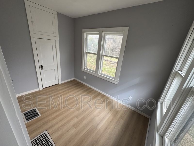 122 E Mary St - Photo 3 of 6