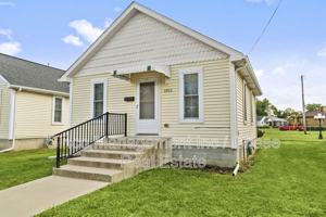 featured image of 2203 Ottawa Ave