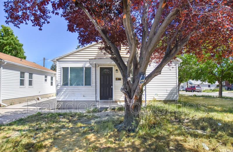 267 Maple St - Photo 2 of 13