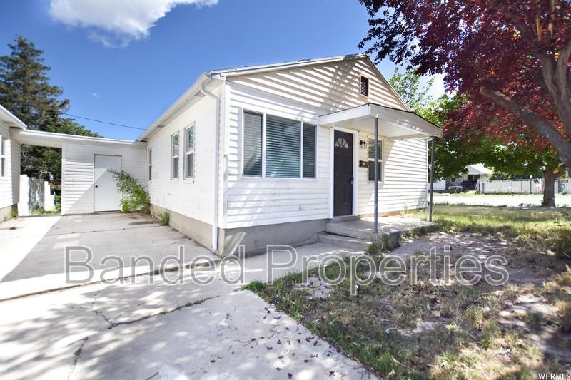 267 Maple St - Photo 4 of 13