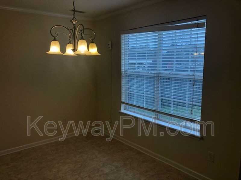 543 Jackson St - Photo 4 of 13