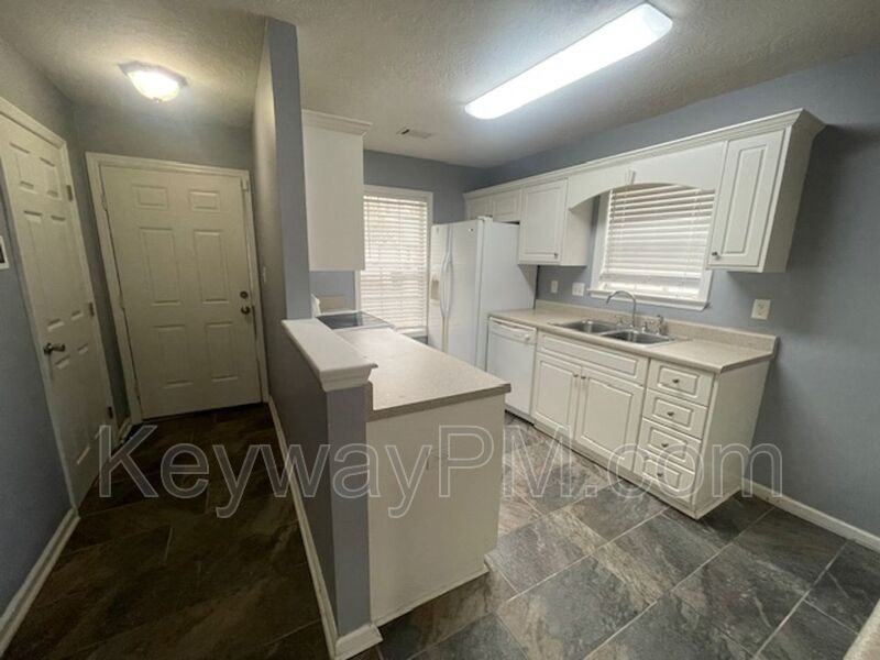 1224 Longpoint Dr - Photo 3 of 12