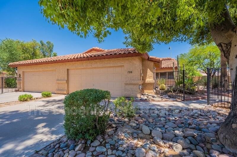 735 N Tangerine Dr - Photo 3 of 34