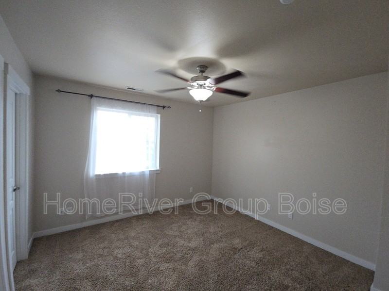 8771 W Pine Valley Ln - Photo 6 of 18