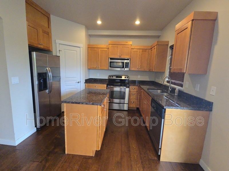 8771 W Pine Valley Ln - Photo 2 of 18