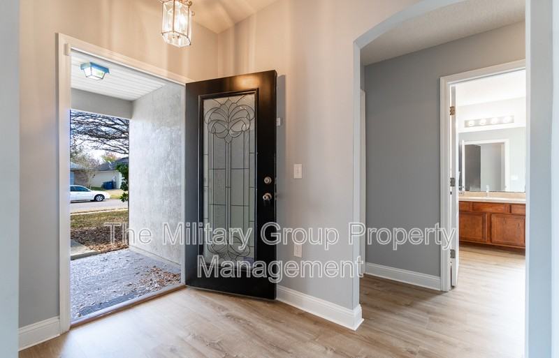 11916 Hayden Lakes Cir - Photo 3 of 37