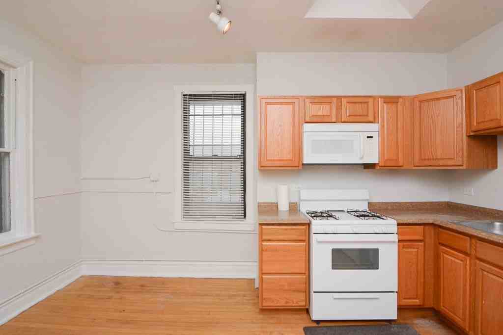 1009 N Sacramento Ave #3R - Photo 7 of 21