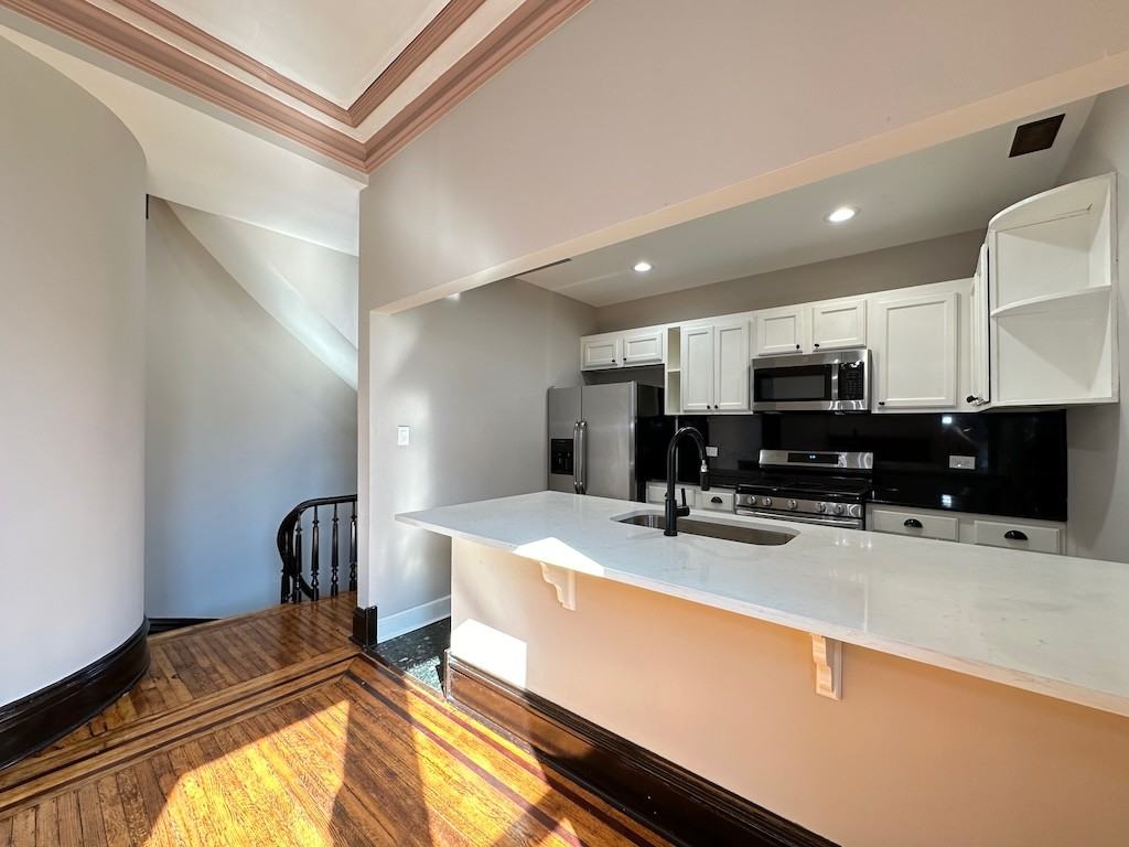 238 S Ashland Ave #TH2 - Photo 3 of 21