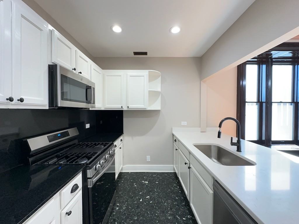 238 S Ashland Ave #TH2 - Photo 4 of 21