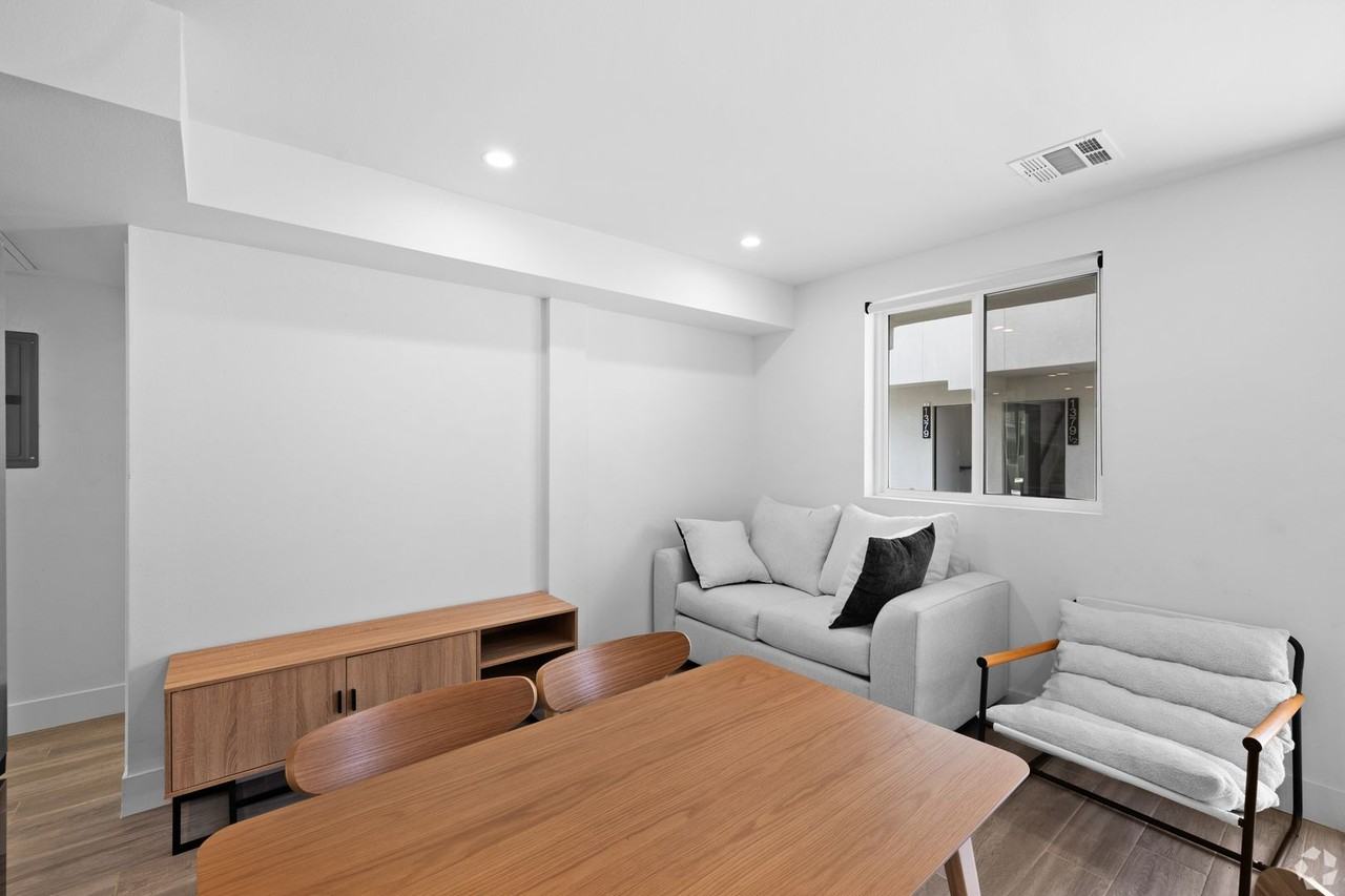 Leo P 3111 Walton Ave - Photo 3 of 5