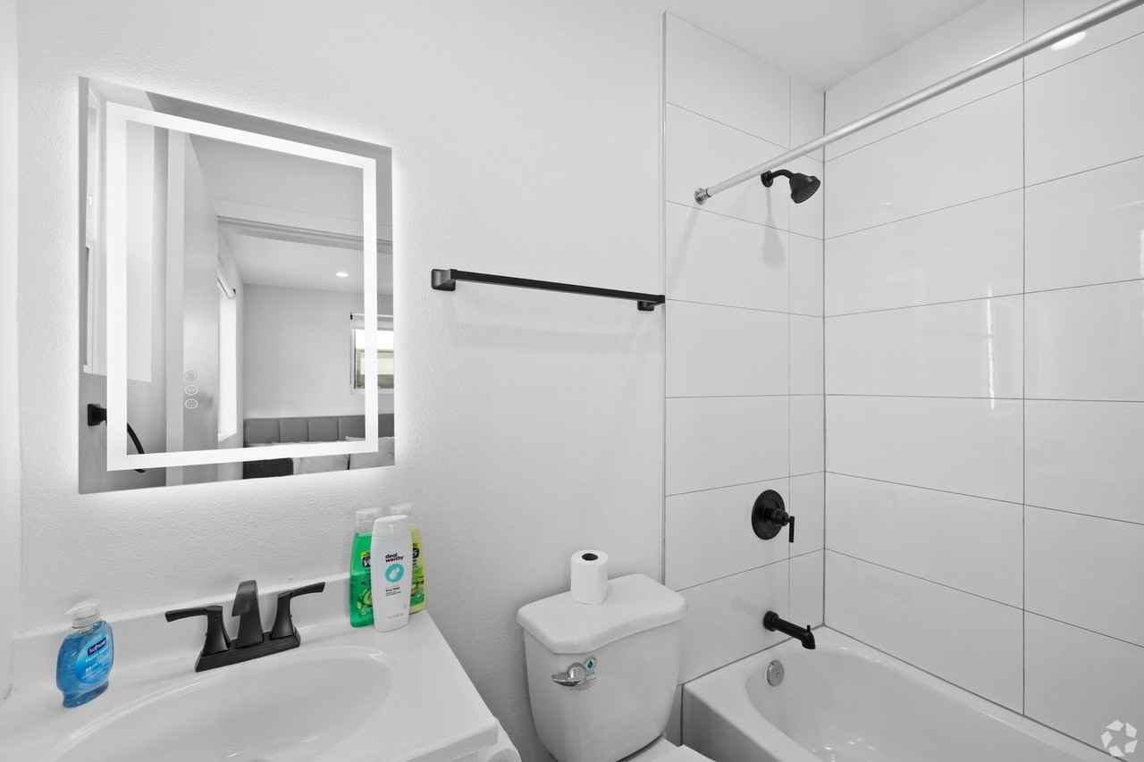 Leo P 3111 Walton Ave - Photo 5 of 5