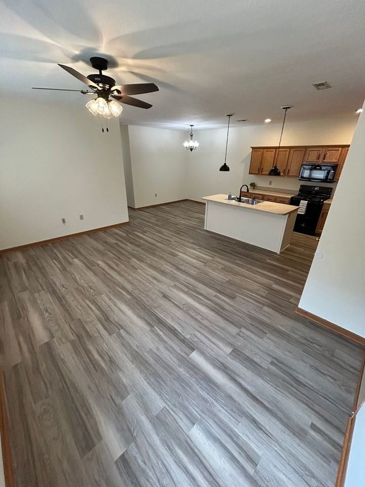 1522 Williamsburg Pl - Photo 6 of 24