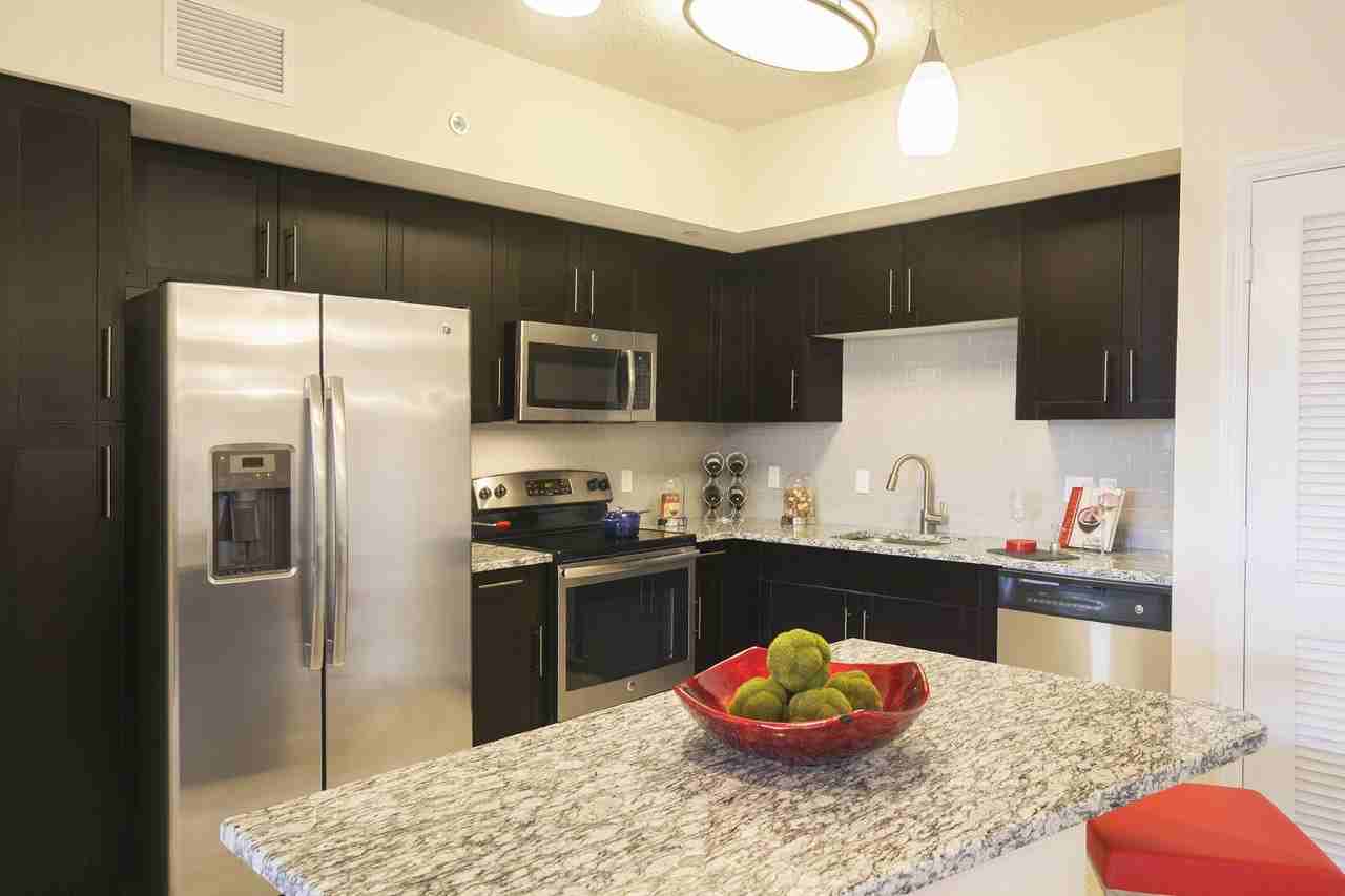 Metropolitan - Photo 3 of 19