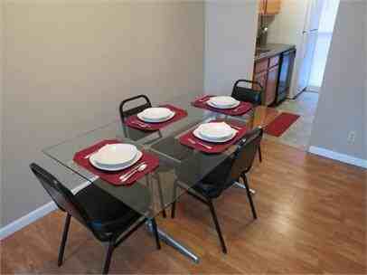 711 W Elm St - Photo 6 of 50