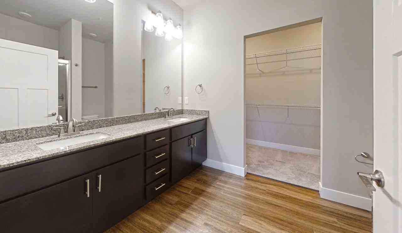 907 East Oak Street (new construction) - Photo 3 of 50