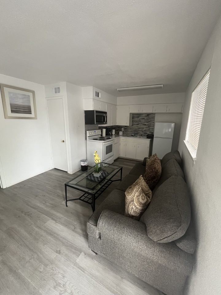 605 Atkinson Avenue - Photo 2 of 7