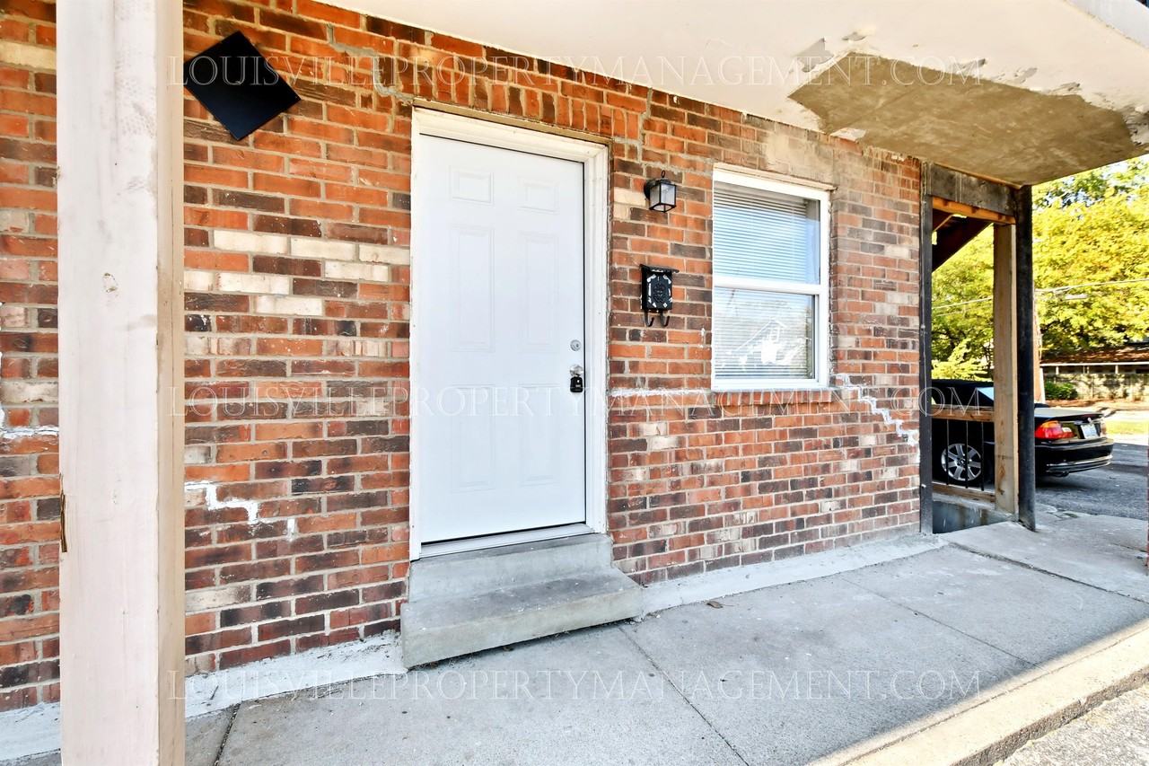 4704 Southern Parkway - Photo 2 of 32