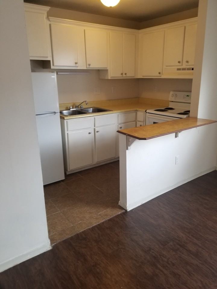 182 East Market Street - Photo 4 of 19