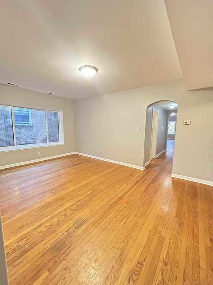 7609-11 S Essex Ave - Photo 2 of 16