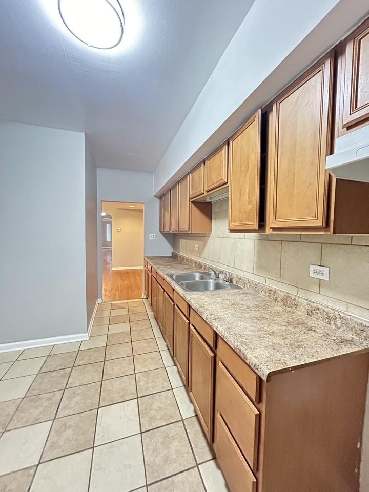 7609-11 S Essex Ave - Photo 3 of 16