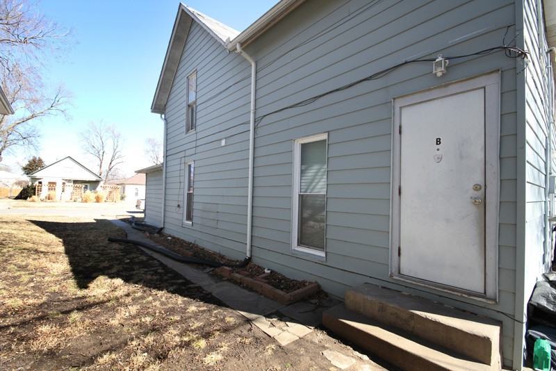 331 West 2nd Street UP - Photo 2 of 15