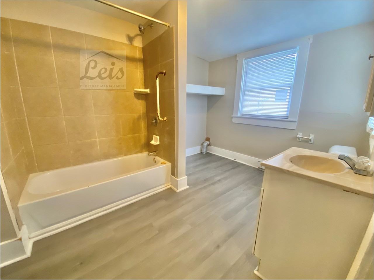 250 East Main Street - Photo 3 of 10