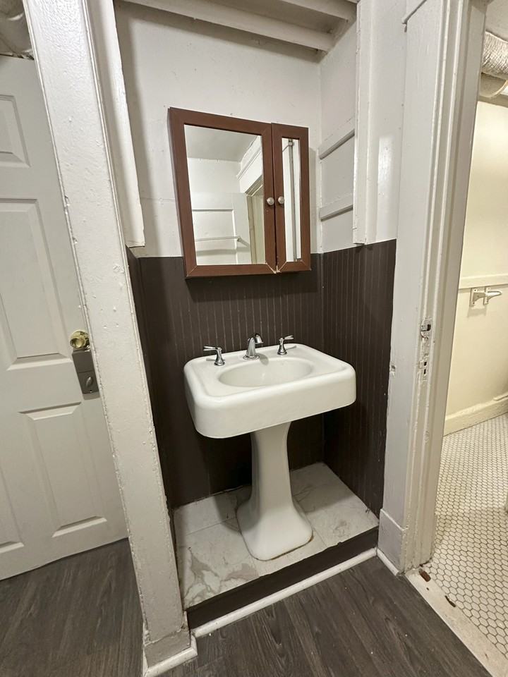 921 Park Avenue - Photo 3 of 12