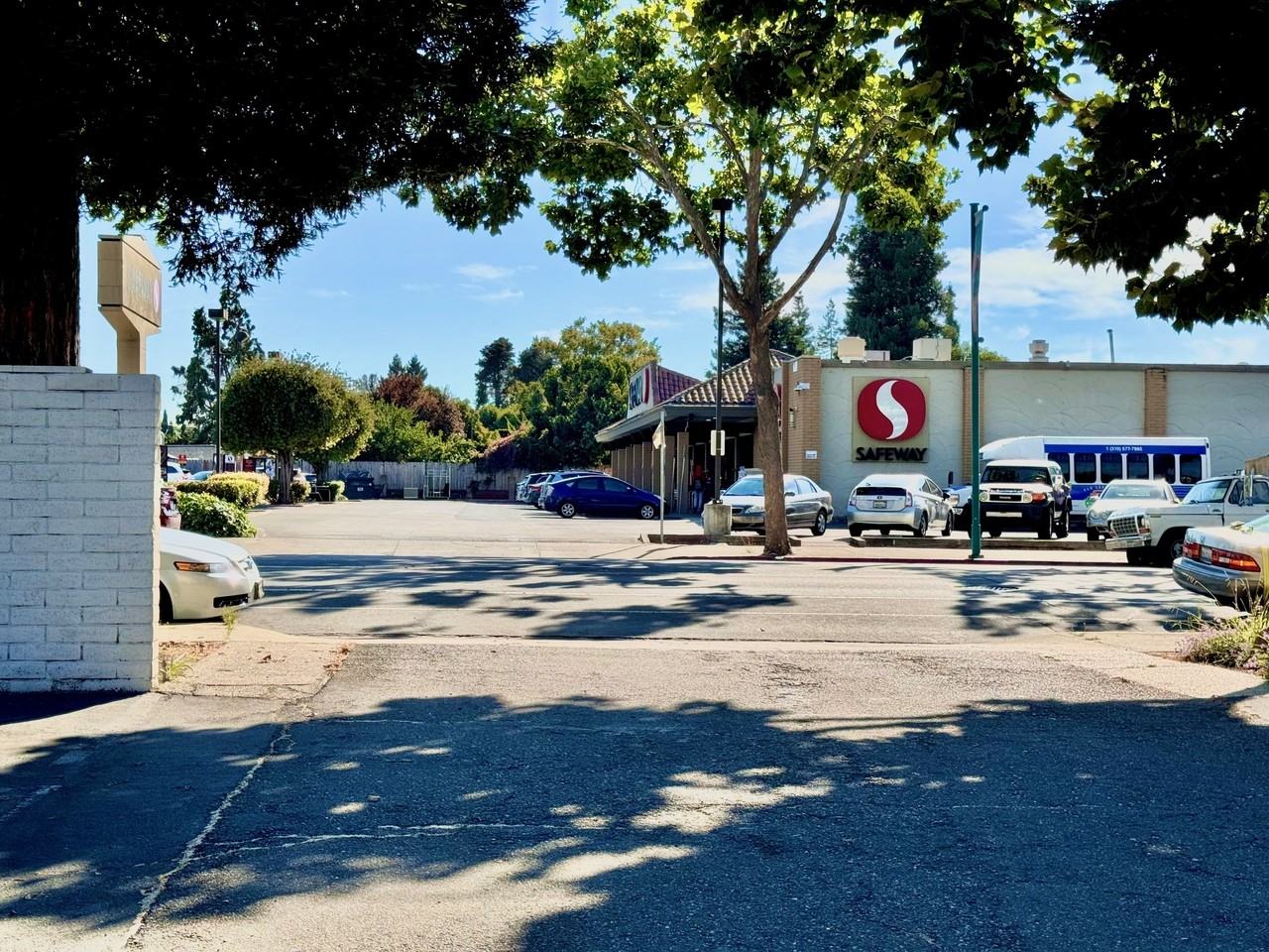 554 Bancroft Avenue - Photo 4 of 20