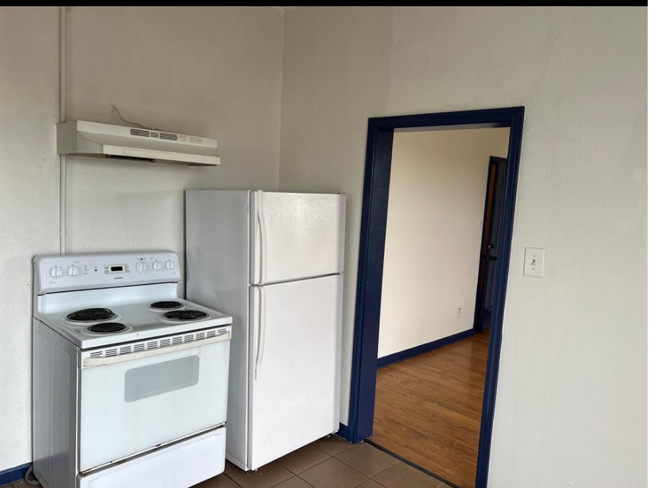 Avenue M - Photo 4 of 19