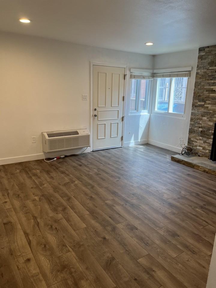 8611 South 5th Avenue - Photo 2 of 5