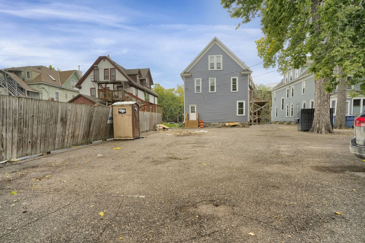 1316 7th St Se - Photo 4 of 50