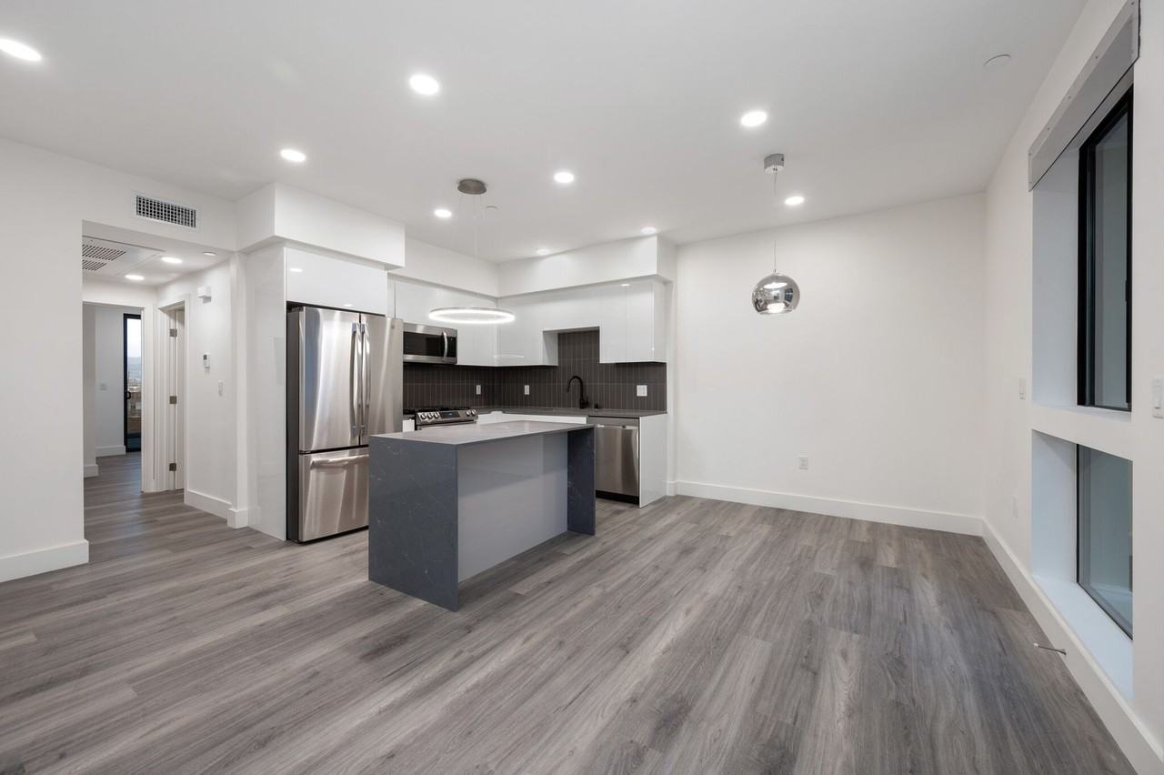 Hartsook House - Photo 7 of 21