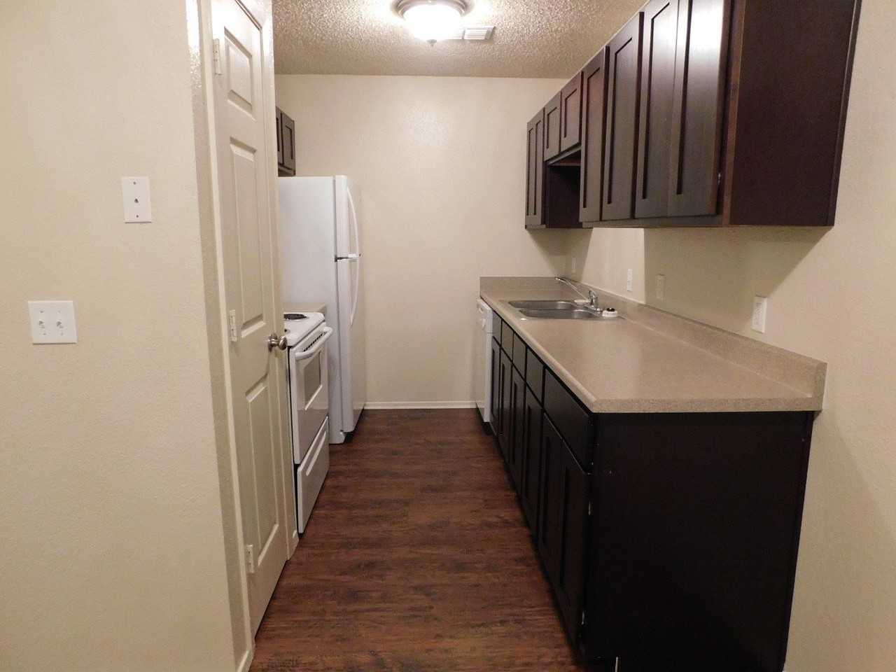 Gant Apartments - Photo 6 of 22