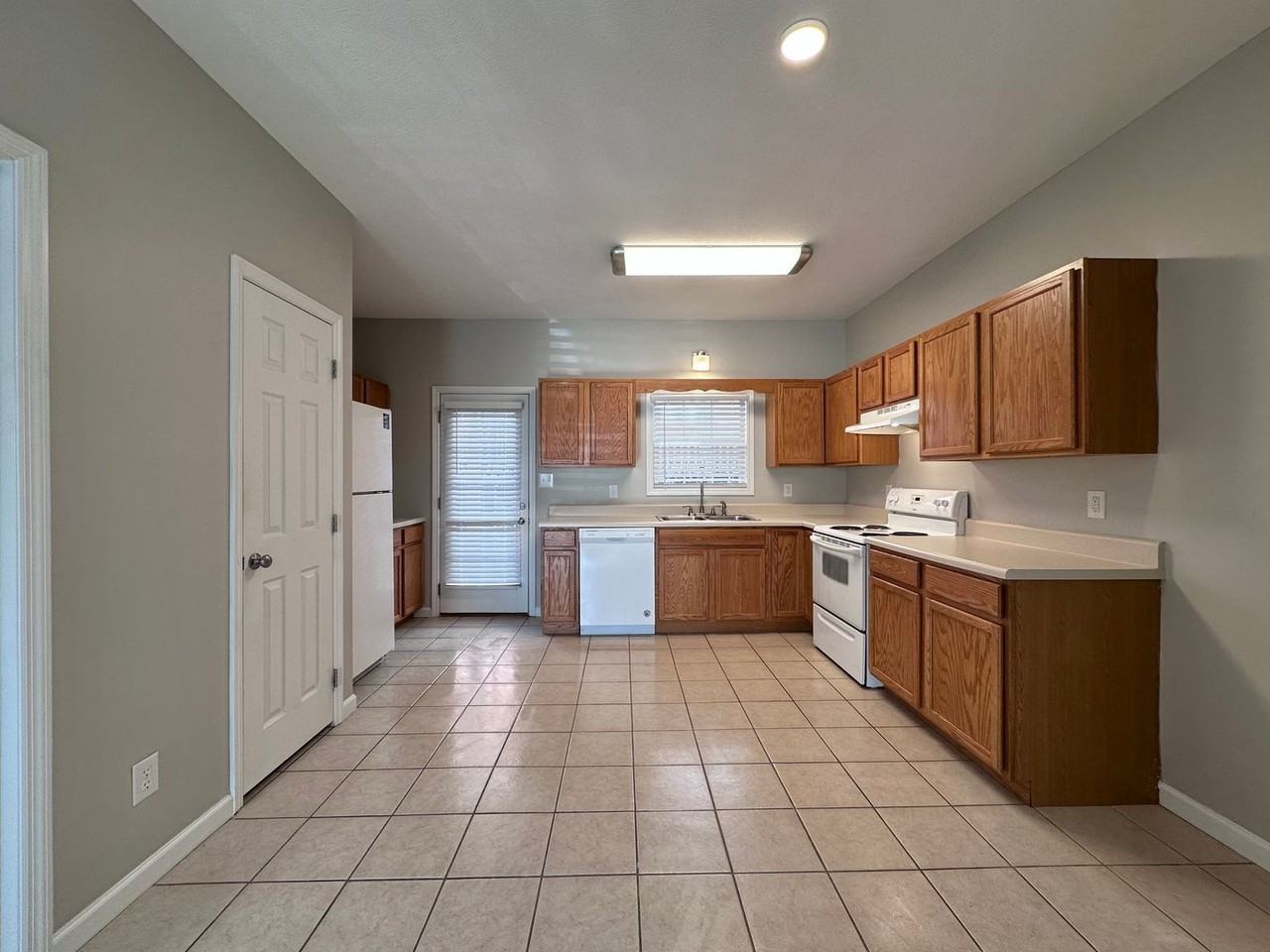 Rand Powell Apartment Homes - Photo 5 of 50