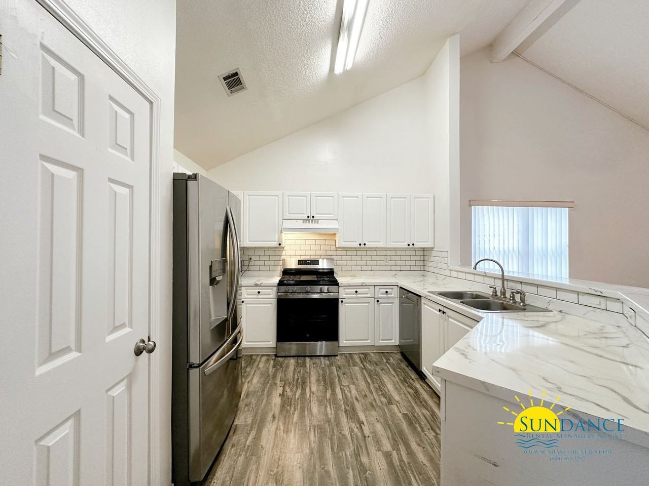 1870 Whispering Oaks Ln - Photo 3 of 16