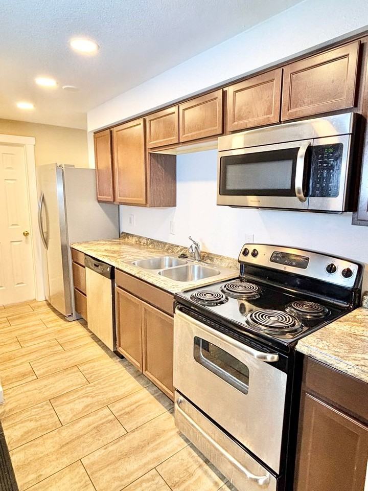 Steel City Flats - Photo 4 of 32