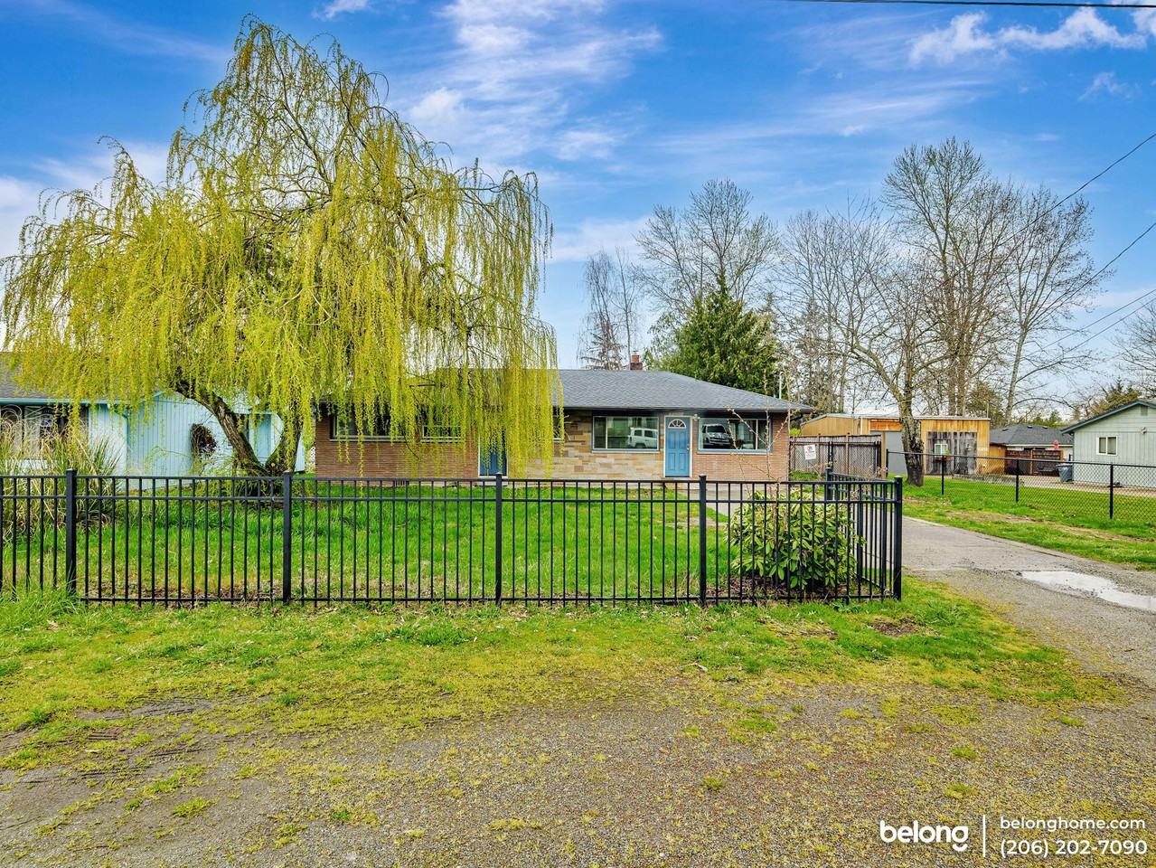 10224 B St E - Photo 2 of 21